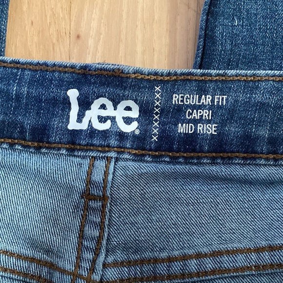 Lee Mid Rise Capri - Picture 4 of 4